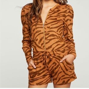 Chaser Tiger Print Puff Sleeve Zip Up Romper 🤎